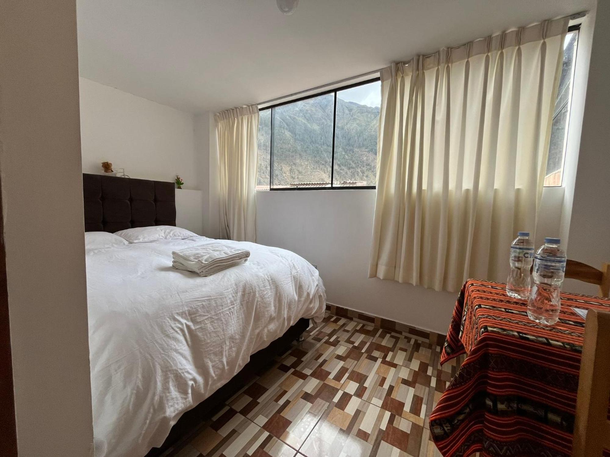 אויאנטאיטמבו Hostal Apu Qhawarina מראה חיצוני תמונה