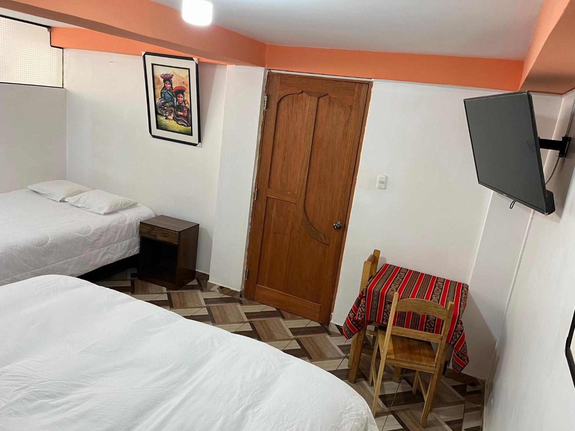 אויאנטאיטמבו Hostal Apu Qhawarina מראה חיצוני תמונה