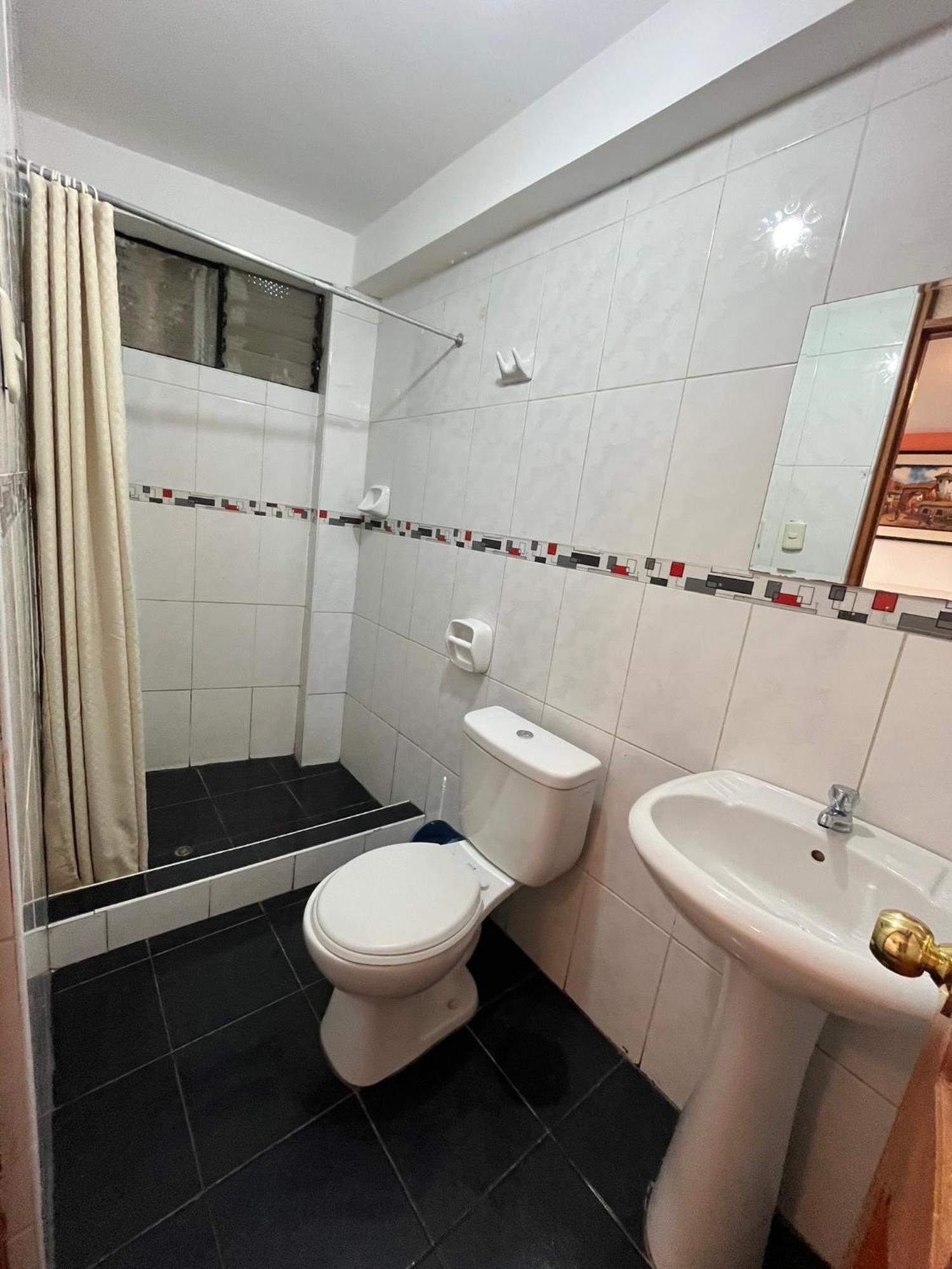 אויאנטאיטמבו Hostal Apu Qhawarina מראה חיצוני תמונה