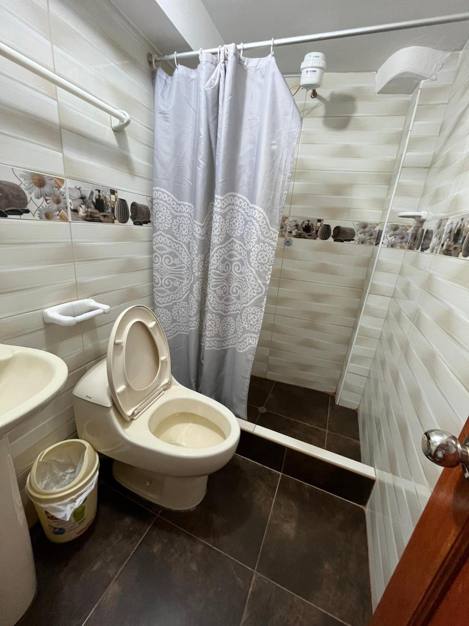 אויאנטאיטמבו Hostal Apu Qhawarina מראה חיצוני תמונה