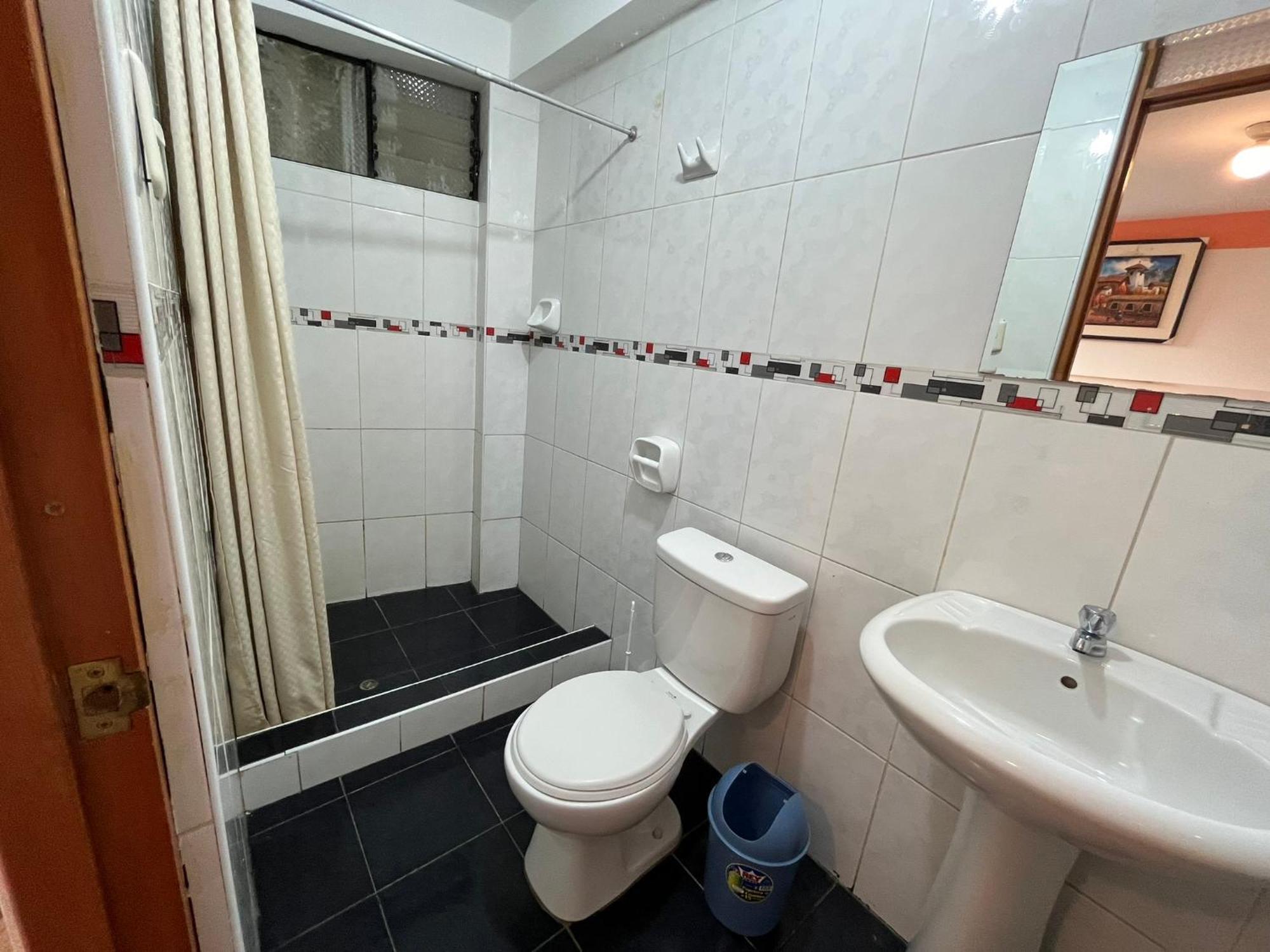 אויאנטאיטמבו Hostal Apu Qhawarina מראה חיצוני תמונה