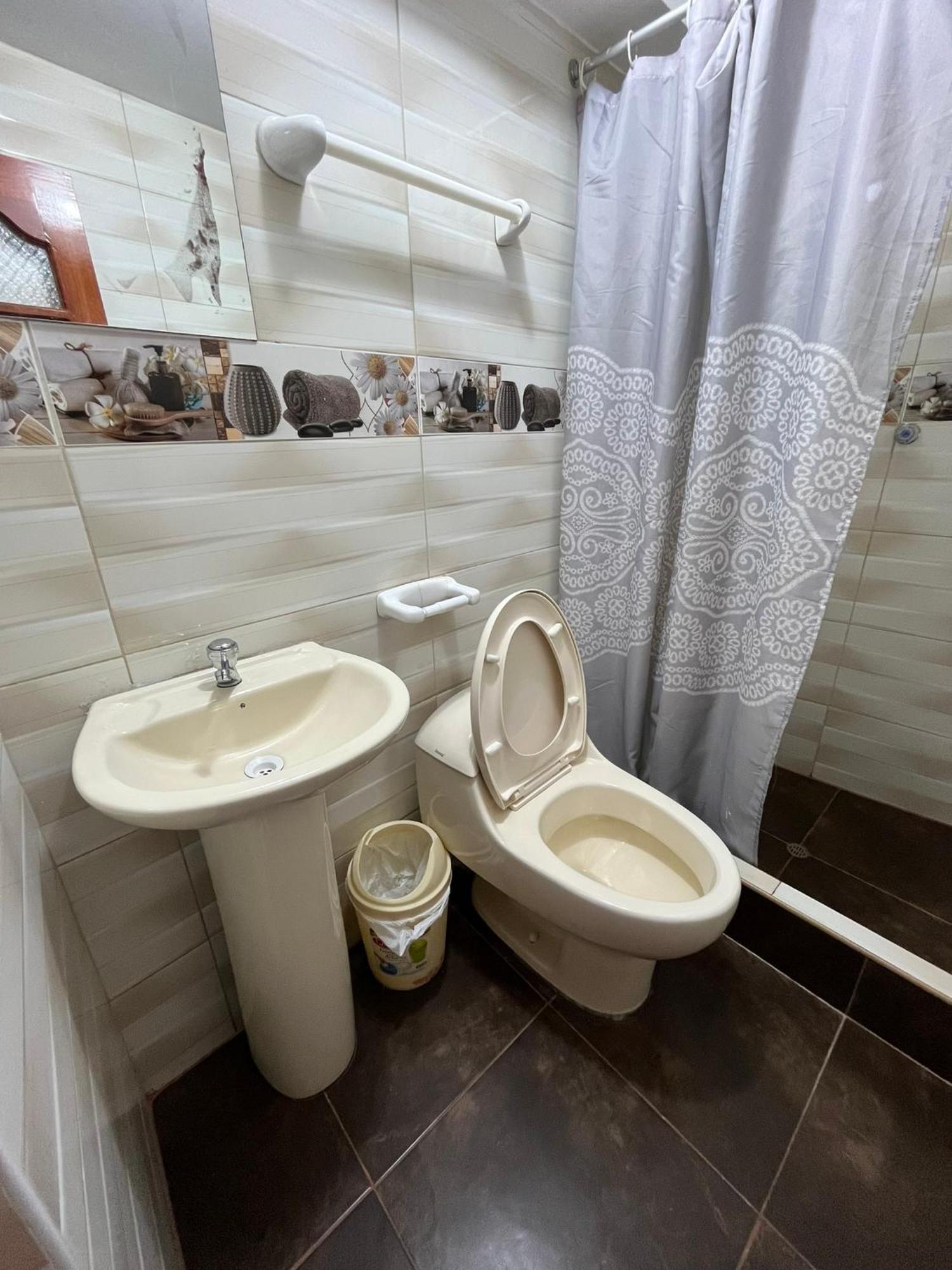 אויאנטאיטמבו Hostal Apu Qhawarina מראה חיצוני תמונה